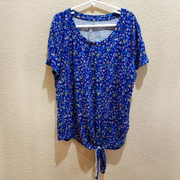 SO Tops - Blue floral short sleeve shirt Size small